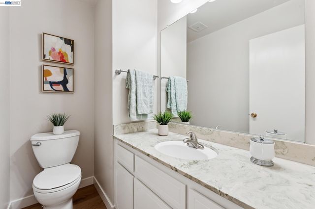 1159 Admiralty Ln, Alameda, CA 94502