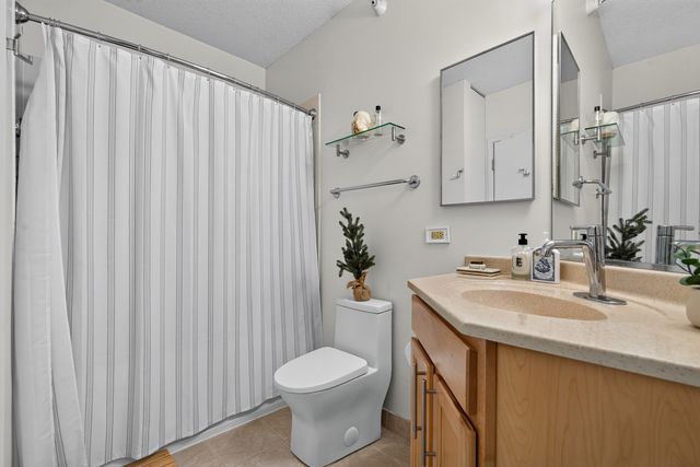 222 N Columbus Drive 2210, Chicago, IL 60601