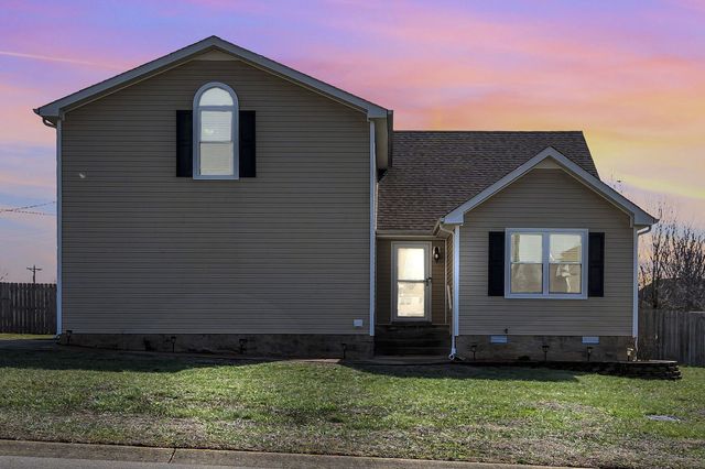 1341 Loren Cir, Clarksville, TN 37042