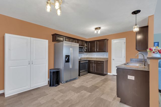 1341 Loren Cir, Clarksville, TN 37042