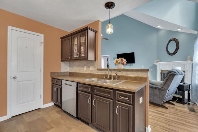 1341 Loren Cir, Clarksville, TN 37042