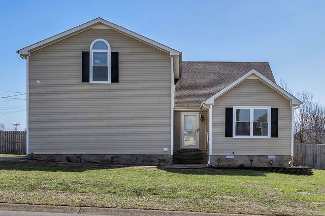 1341 Loren Cir, Clarksville, TN 37042