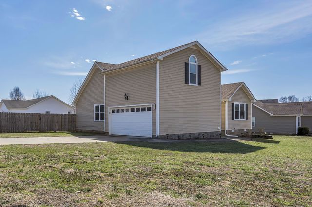 1341 Loren Cir, Clarksville, TN 37042