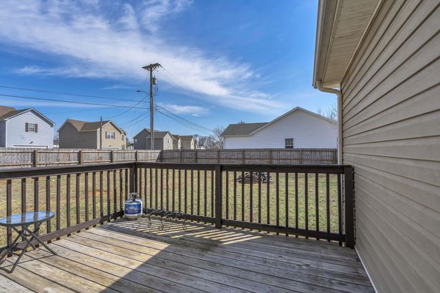 1341 Loren Cir, Clarksville, TN 37042