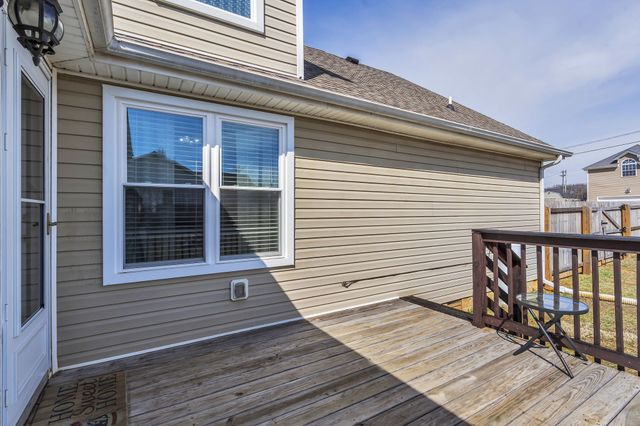 1341 Loren Cir, Clarksville, TN 37042