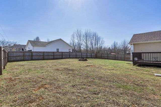 1341 Loren Cir, Clarksville, TN 37042