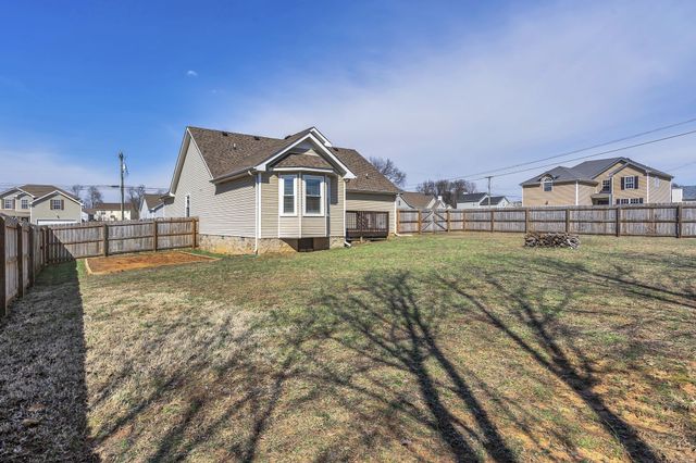 1341 Loren Cir, Clarksville, TN 37042