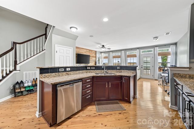 8261 Bridgegate Drive, Huntersville, NC 28078