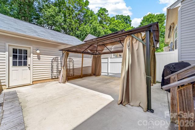 8261 Bridgegate Drive, Huntersville, NC 28078