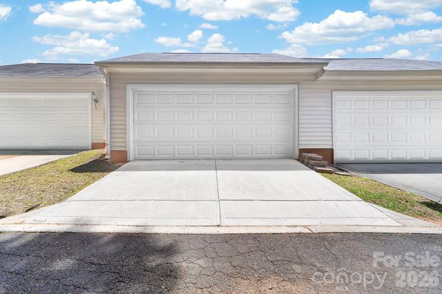 8261 Bridgegate Drive, Huntersville, NC 28078