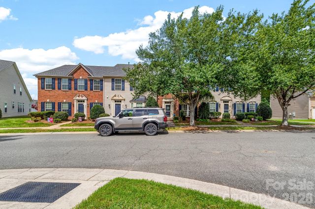 8261 Bridgegate Drive, Huntersville, NC 28078