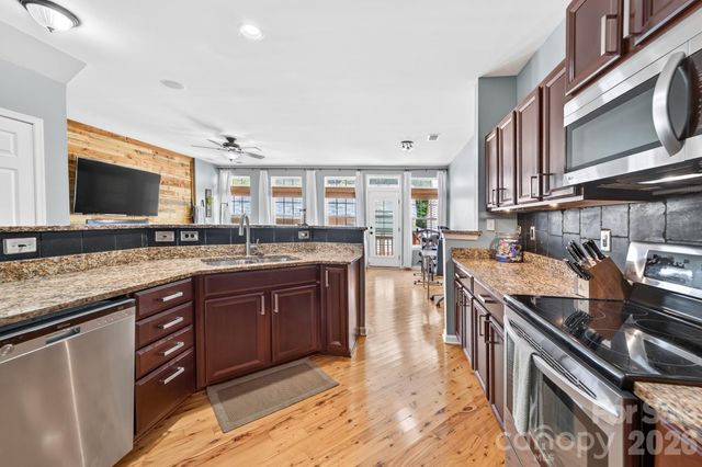 8261 Bridgegate Drive, Huntersville, NC 28078