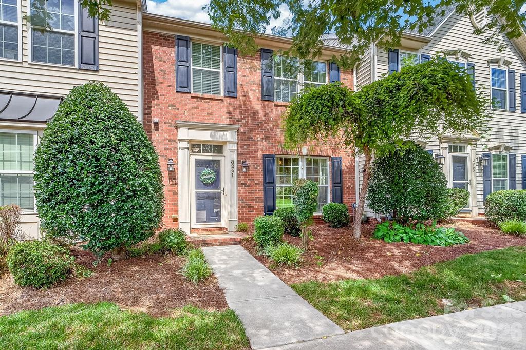 8261 Bridgegate Drive, Huntersville, NC 28078