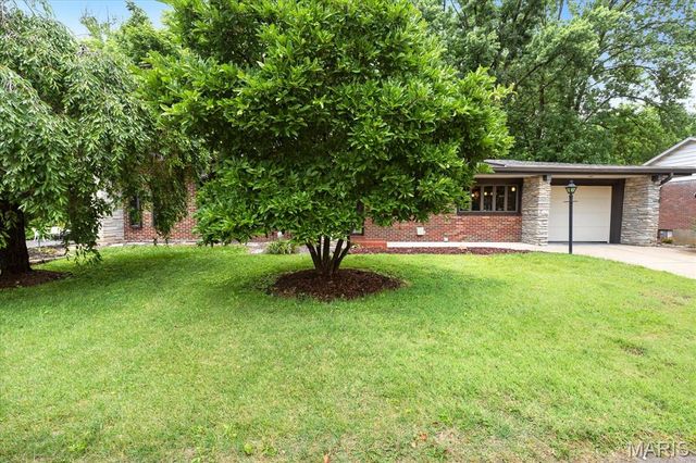 139 College Drive, St Charles, MO 63301