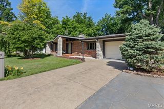 139 College Drive, St Charles, MO 63301