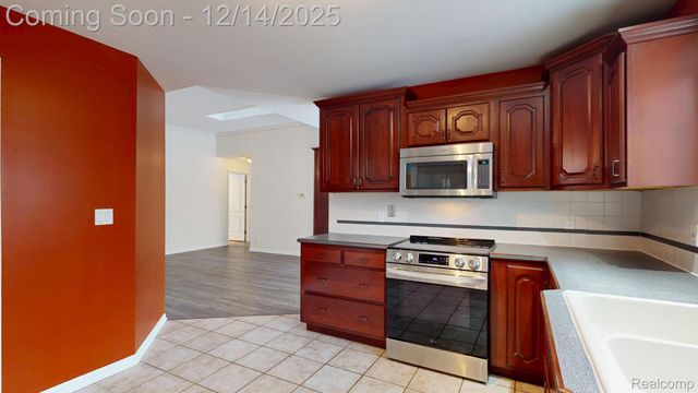 2245 W Cook Road, Grand Blanc, MI 48439