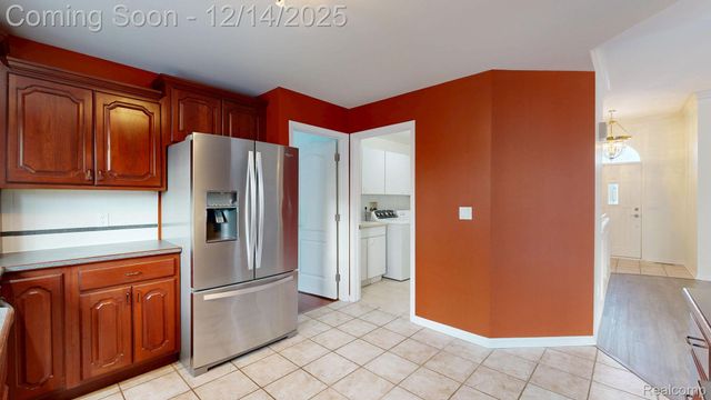 2245 W Cook Road, Grand Blanc, MI 48439