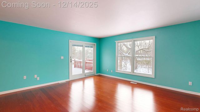 2245 W Cook Road, Grand Blanc, MI 48439