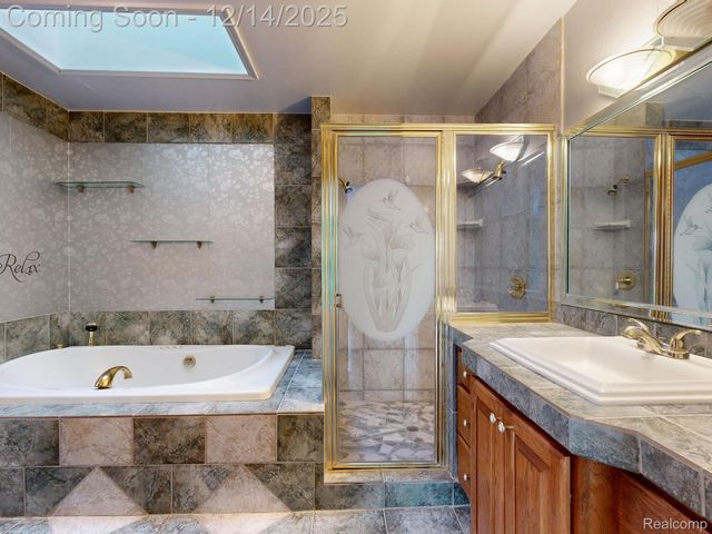 2245 W Cook Road, Grand Blanc, MI 48439