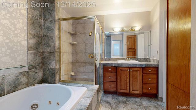 2245 W Cook Road, Grand Blanc, MI 48439