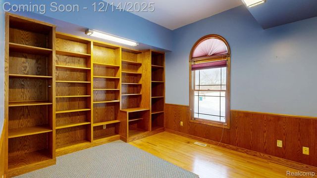 2245 W Cook Road, Grand Blanc, MI 48439