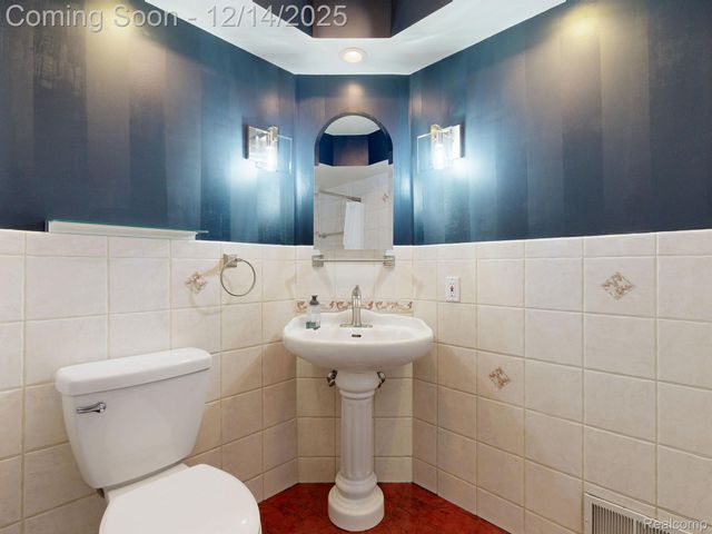 2245 W Cook Road, Grand Blanc, MI 48439