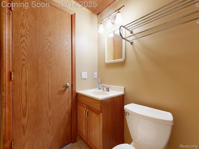 2245 W Cook Road, Grand Blanc, MI 48439