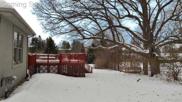 2245 W Cook Road, Grand Blanc, MI 48439