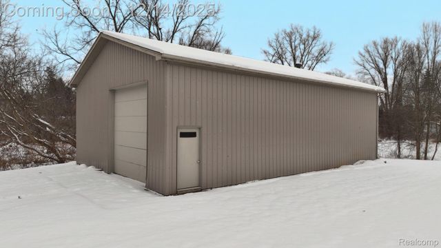 2245 W Cook Road, Grand Blanc, MI 48439