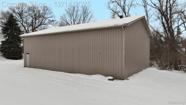 2245 W Cook Road, Grand Blanc, MI 48439