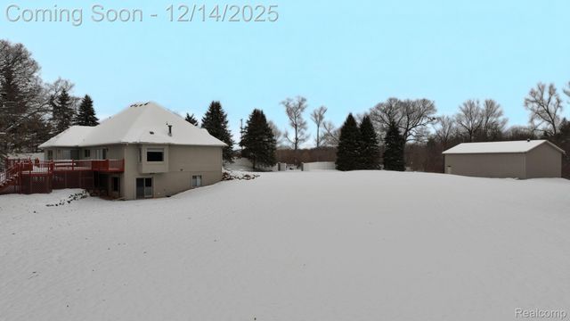 2245 W Cook Road, Grand Blanc, MI 48439