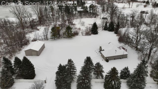 2245 W Cook Road, Grand Blanc, MI 48439