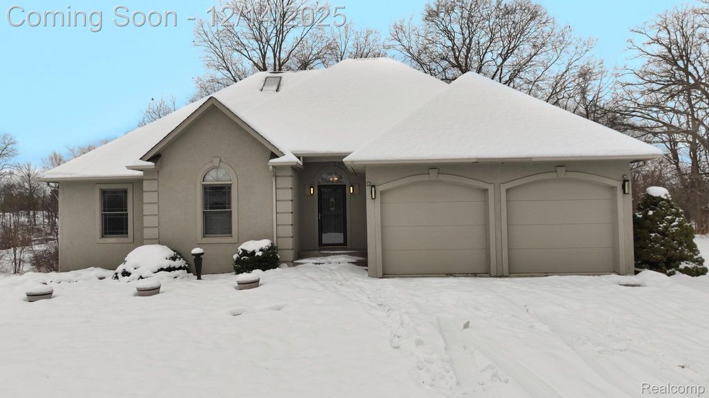 2245 W Cook Road, Grand Blanc, MI 48439