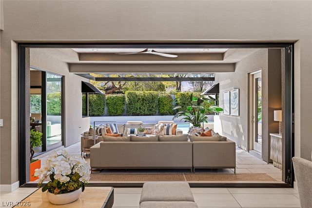 98 Glade Hollow Drive, Las Vegas, NV 89135