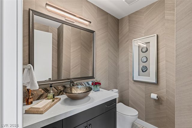 98 Glade Hollow Drive, Las Vegas, NV 89135