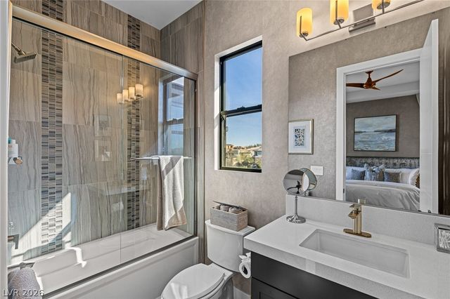 98 Glade Hollow Drive, Las Vegas, NV 89135