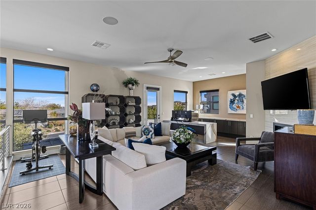 98 Glade Hollow Drive, Las Vegas, NV 89135