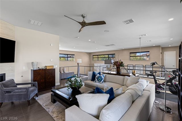 98 Glade Hollow Drive, Las Vegas, NV 89135