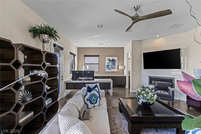 98 Glade Hollow Drive, Las Vegas, NV 89135