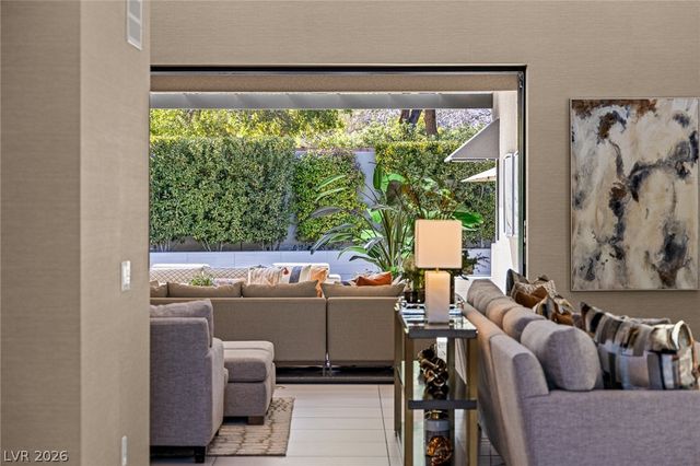 98 Glade Hollow Drive, Las Vegas, NV 89135