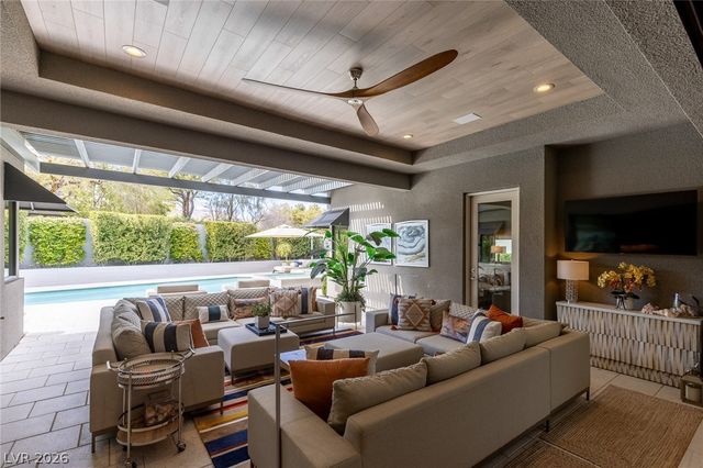 98 Glade Hollow Drive, Las Vegas, NV 89135