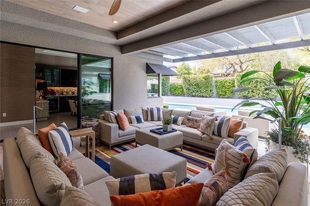 98 Glade Hollow Drive, Las Vegas, NV 89135