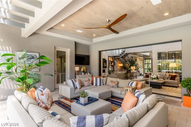 98 Glade Hollow Drive, Las Vegas, NV 89135