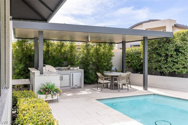 98 Glade Hollow Drive, Las Vegas, NV 89135