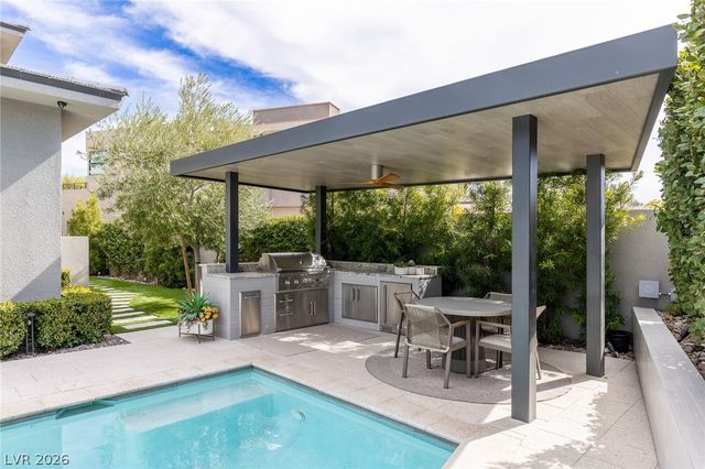 98 Glade Hollow Drive, Las Vegas, NV 89135