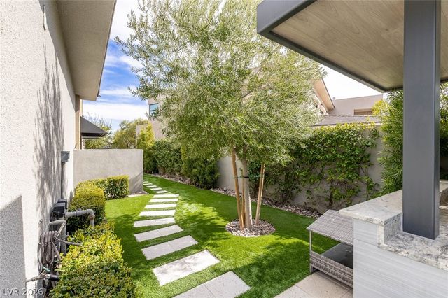 98 Glade Hollow Drive, Las Vegas, NV 89135