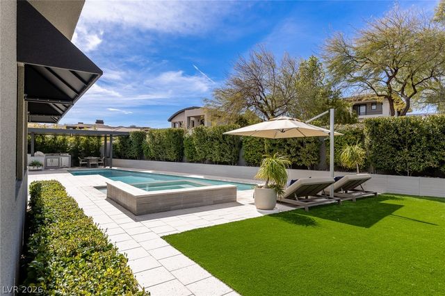 98 Glade Hollow Drive, Las Vegas, NV 89135