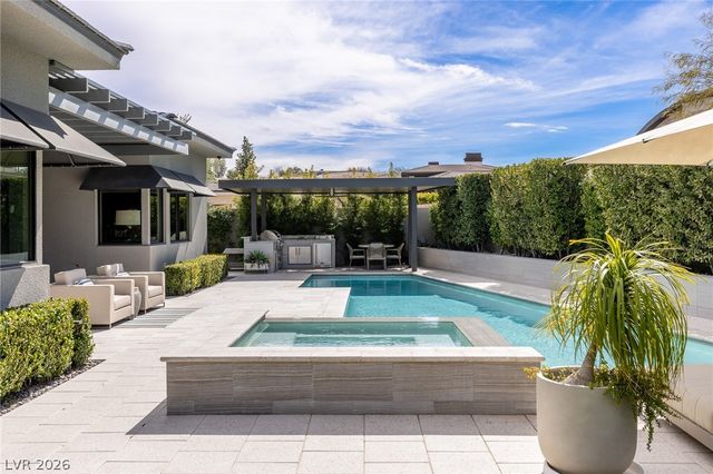 98 Glade Hollow Drive, Las Vegas, NV 89135