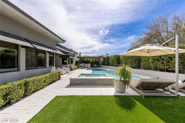 98 Glade Hollow Drive, Las Vegas, NV 89135