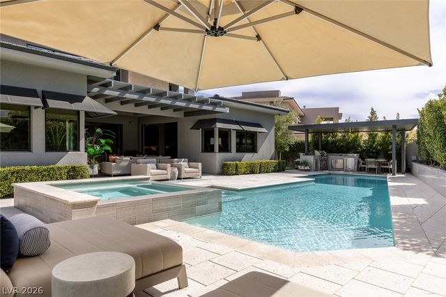 98 Glade Hollow Drive, Las Vegas, NV 89135